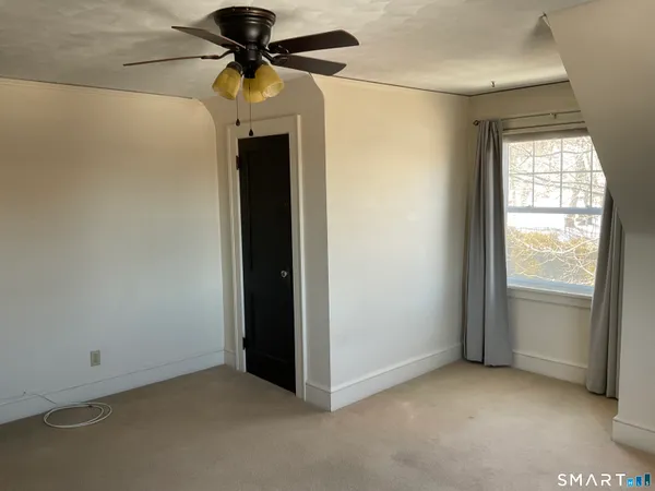 $1,800 | 405 Mohegan Ave Parkway, Quaker Hill, CT 06375