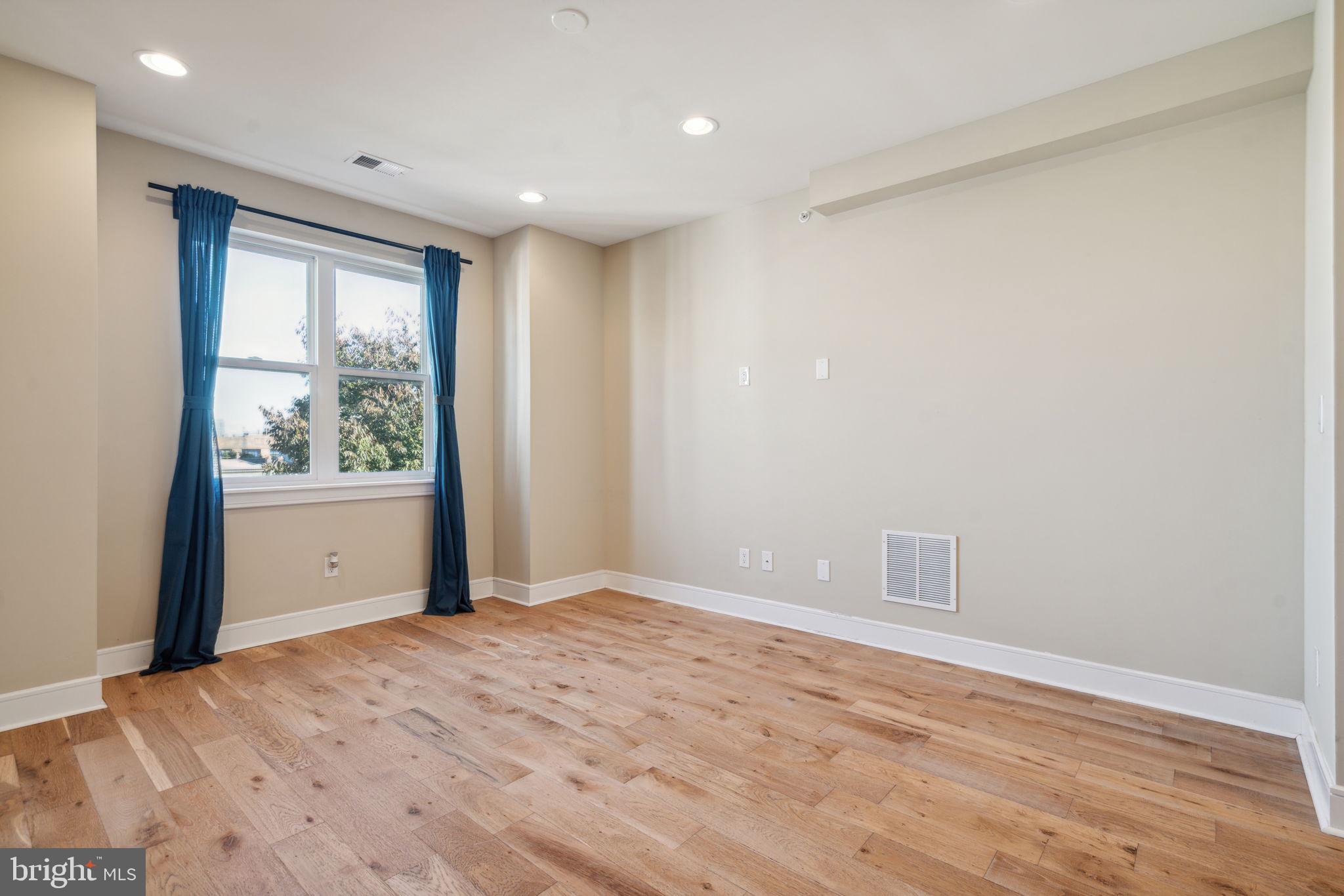 518 Mercy Street Philadelphia, PA 19148 - Photo 17 of 50 Bright and airy blank canvas space.