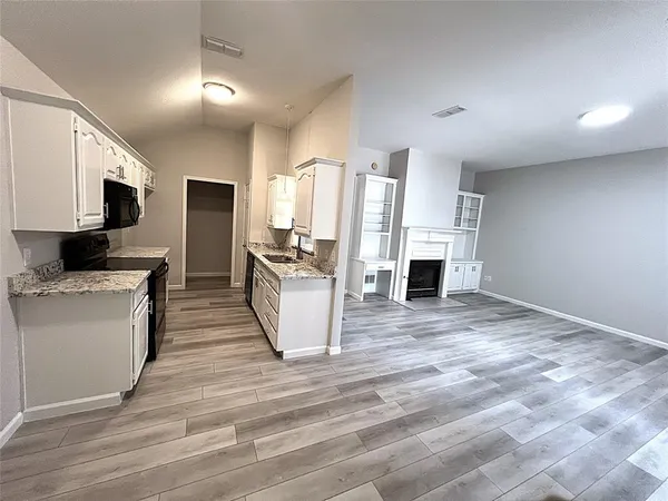 $2,100 | 902 Mack Place, Denton, TX 76209