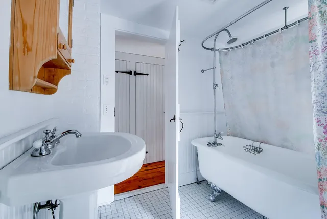 $2,750,000 | 152 Three Mile Harbor Road, East Hampton, NY 11937