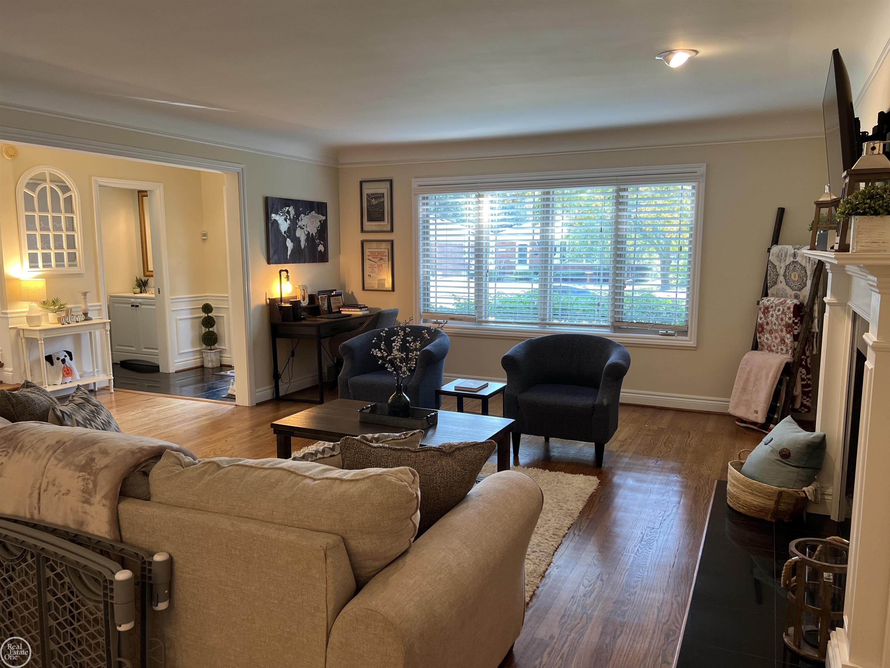 1870 Prestwick Road Grosse Pointe Woods, MI 48236 - Photo 10 of 66