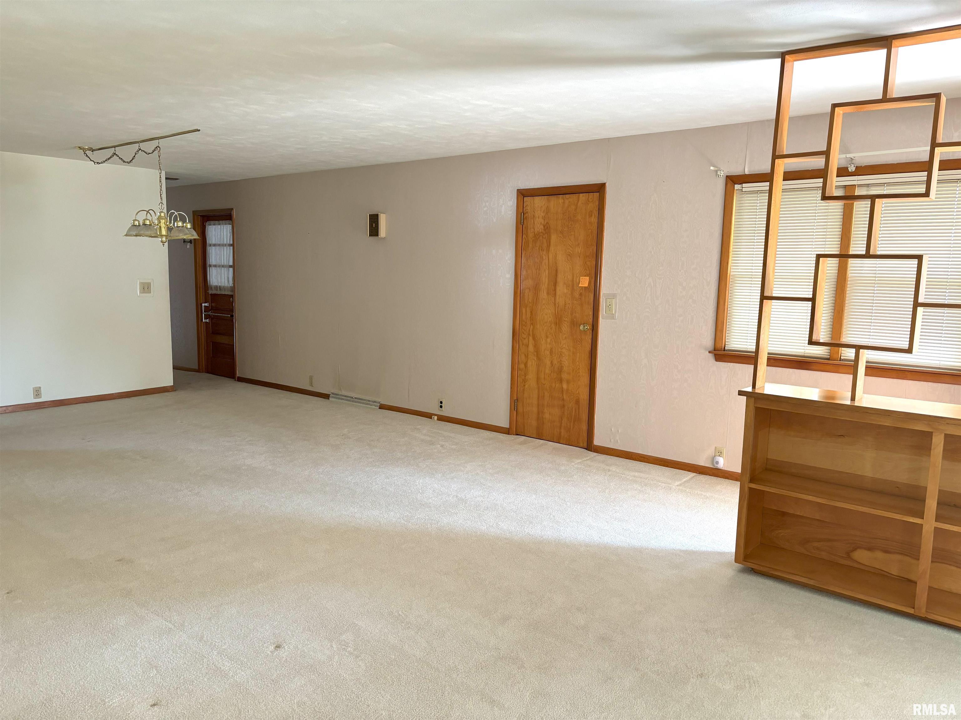 18 Sunny Side Drive Springfield, IL 62702 - Photo 6 of 27