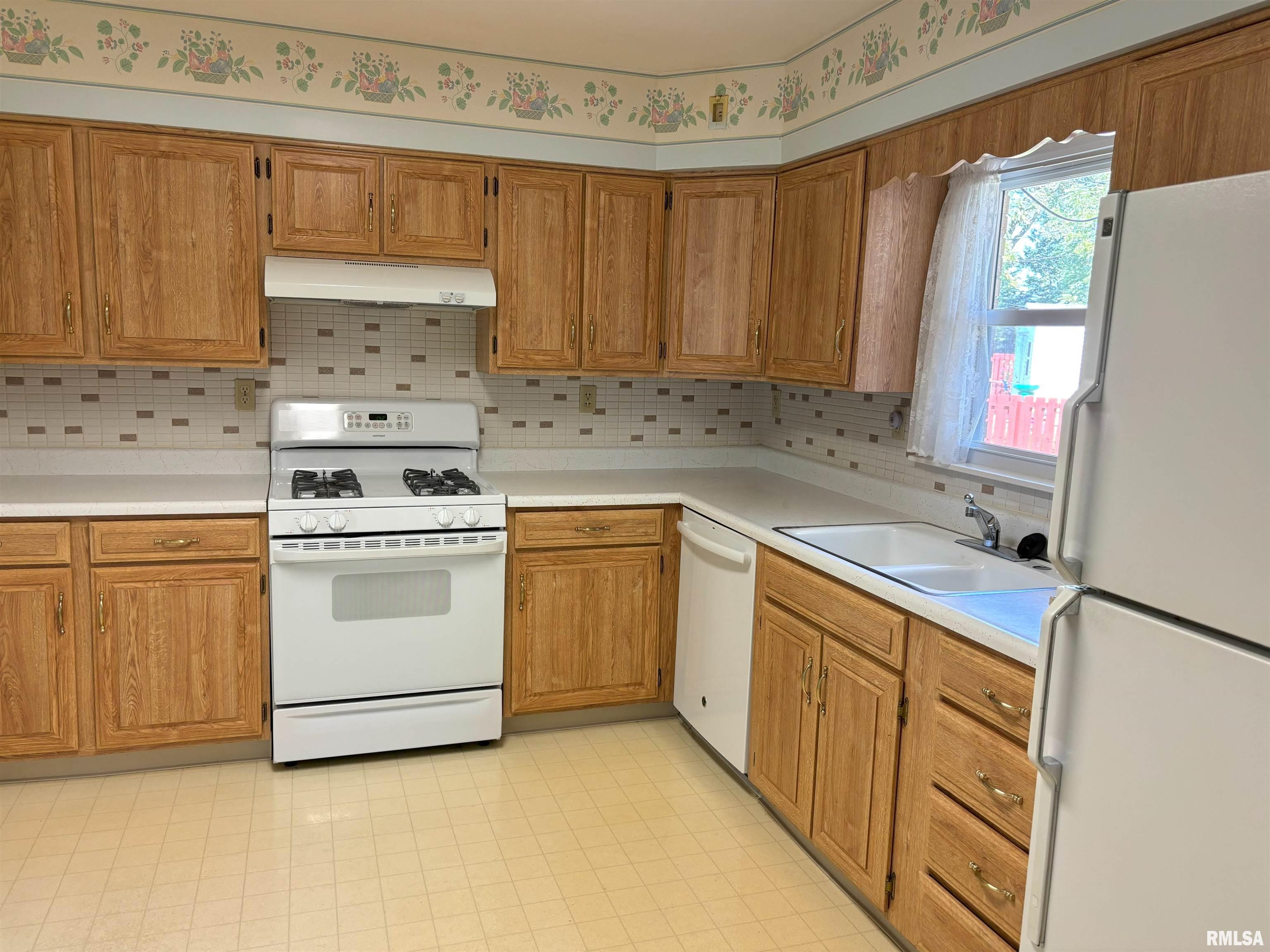18 Sunny Side Drive Springfield, IL 62702 - Photo 8 of 27