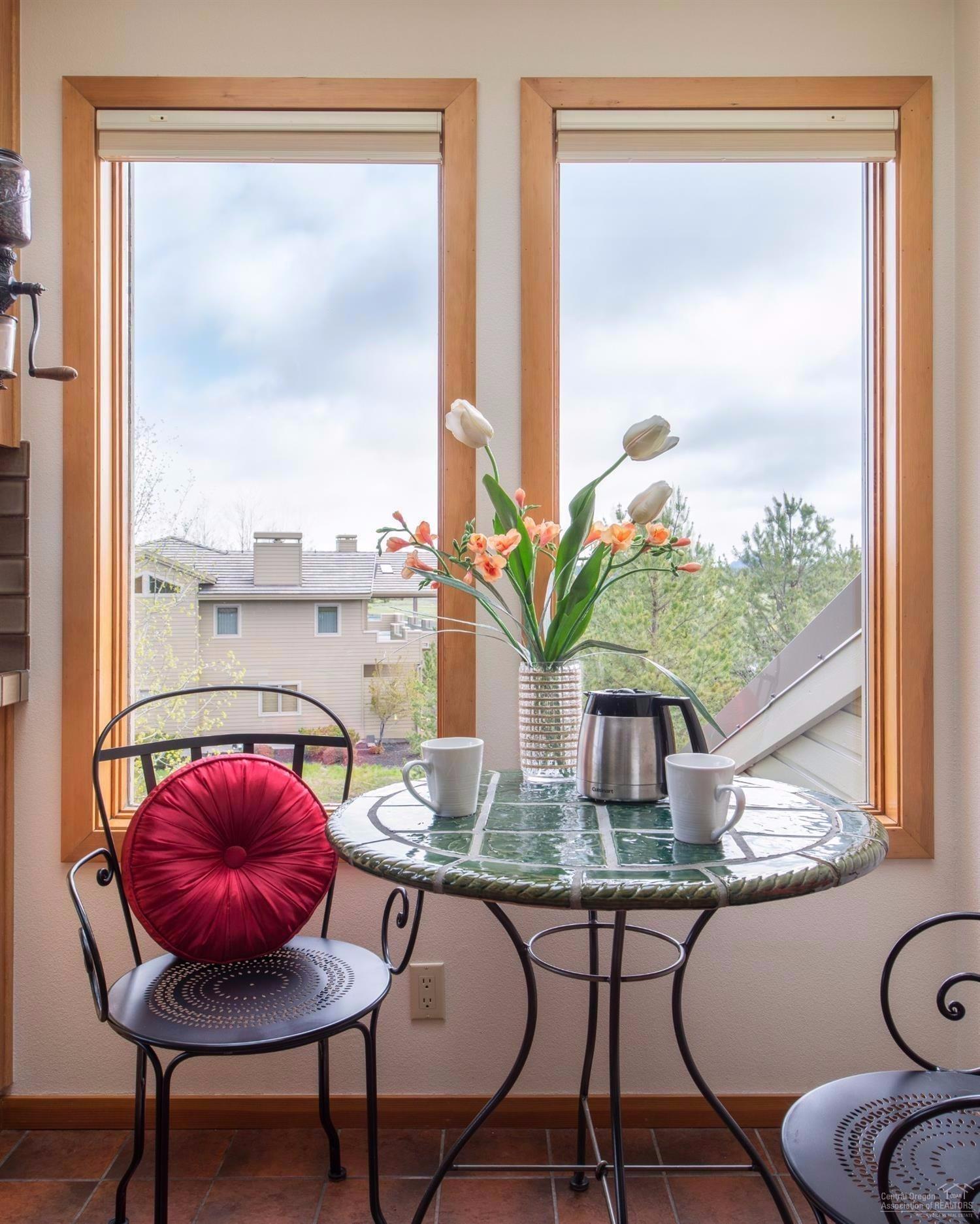 56872 River Road Sunriver, OR 97707 - Photo 11 of 21 Sip morning coffee in the kitchen nook.