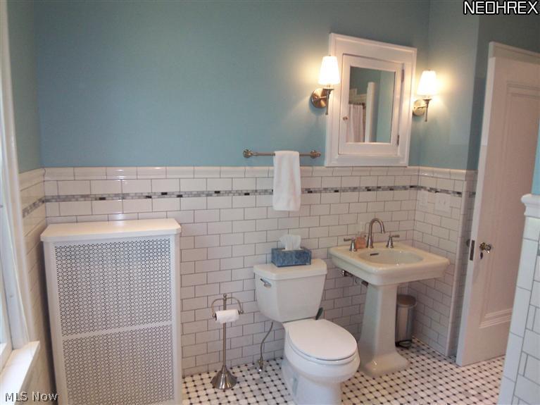 2994 Warrington Road Cleveland, OH 44120 - Photo 17 of 21