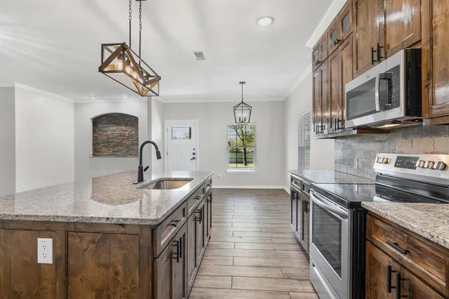 $315,000 | 1004 South Sargent Street, Fort Worth, TX 76105