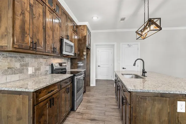 $315,000 | 1004 South Sargent Street, Fort Worth, TX 76105