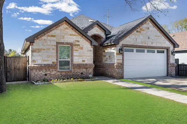 $315,000 | 1004 South Sargent Street, Fort Worth, TX 76105