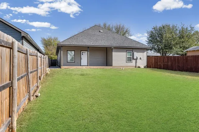 $315,000 | 1004 South Sargent Street, Fort Worth, TX 76105