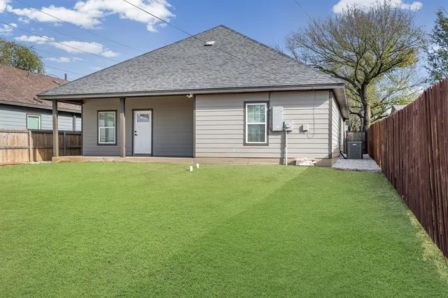 $315,000 | 1004 South Sargent Street, Fort Worth, TX 76105