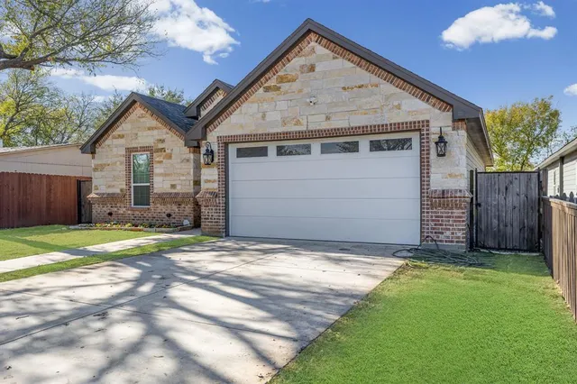 $315,000 | 1004 South Sargent Street, Fort Worth, TX 76105