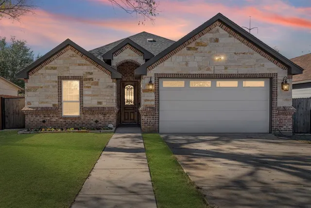 $315,000 | 1004 South Sargent Street, Fort Worth, TX 76105