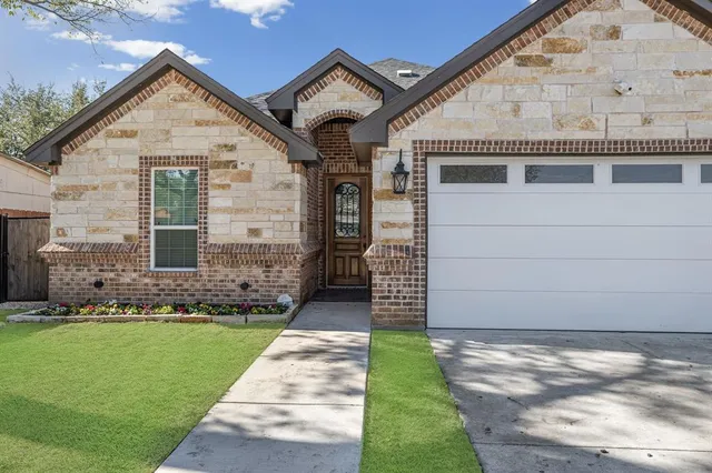 $315,000 | 1004 South Sargent Street, Fort Worth, TX 76105