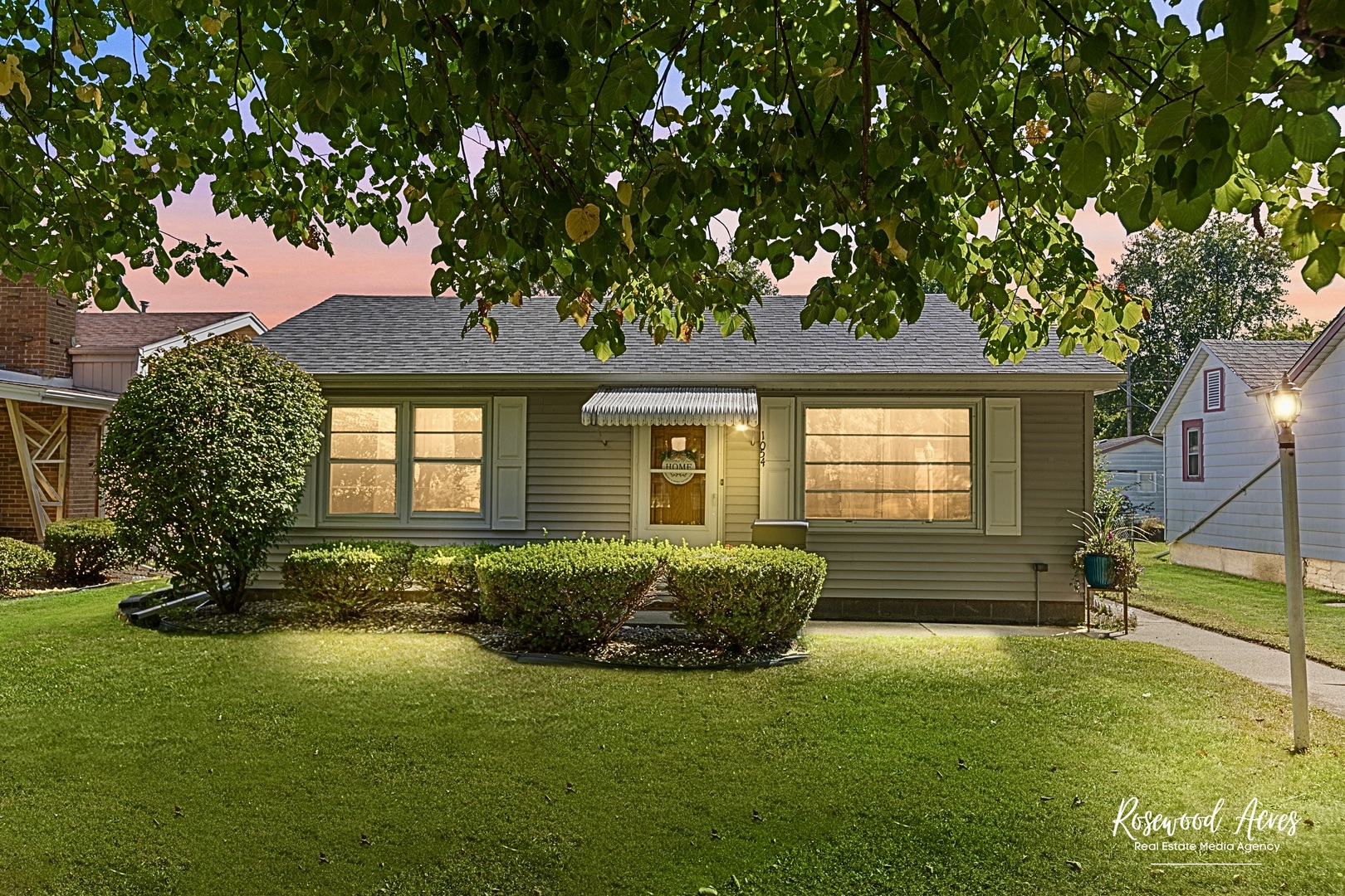 1054 South 7th Avenue Kankakee, IL 60901 - Photo 1 of 30 a front view of a house with garden