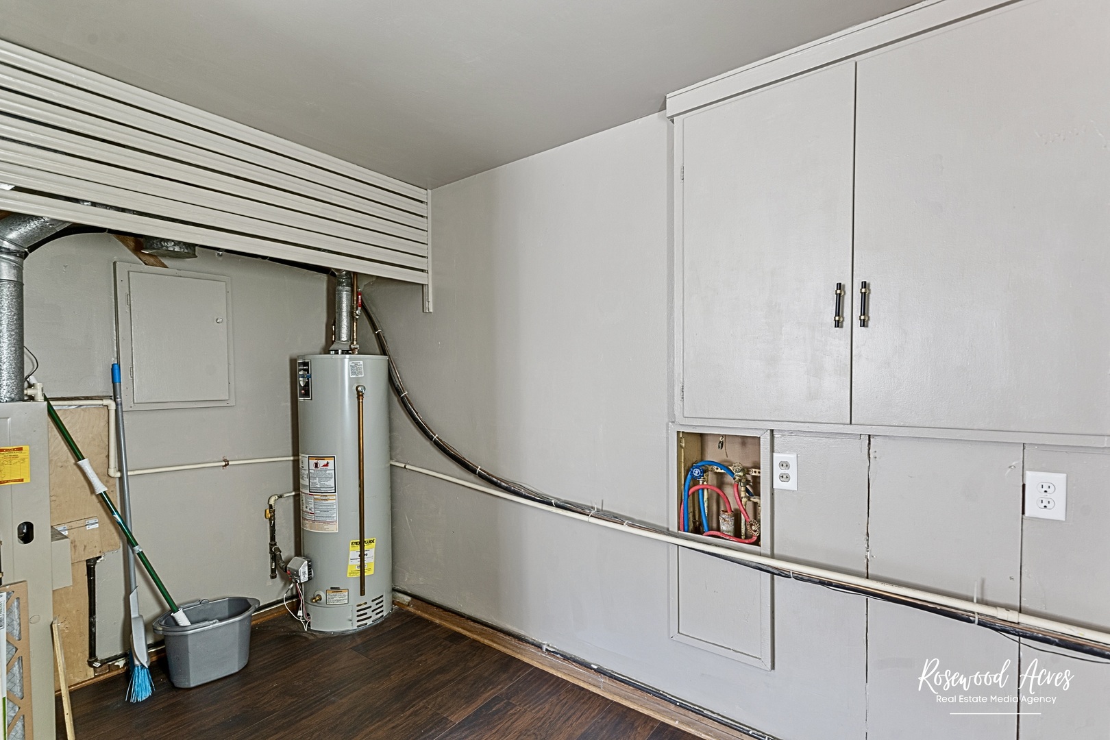 1054 South 7th Avenue Kankakee, IL 60901 - Photo 21 of 30 a view of entryway with wooden floor