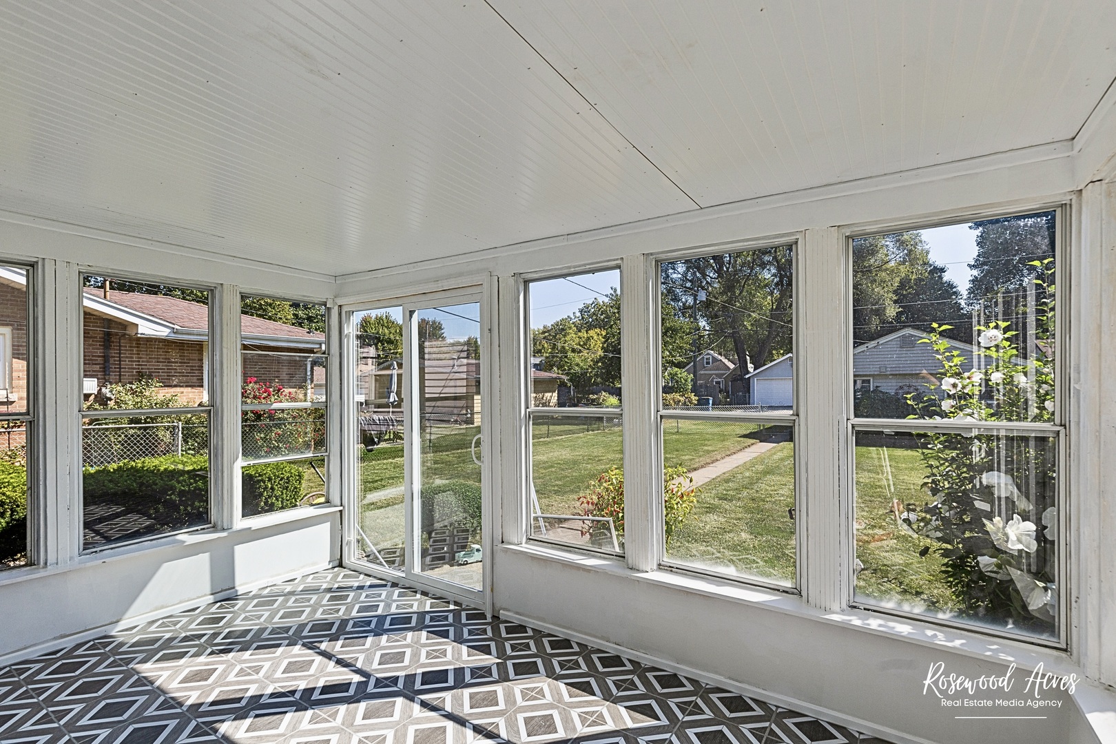 1054 South 7th Avenue Kankakee, IL 60901 - Photo 23 of 30 a view of a house next to a yard