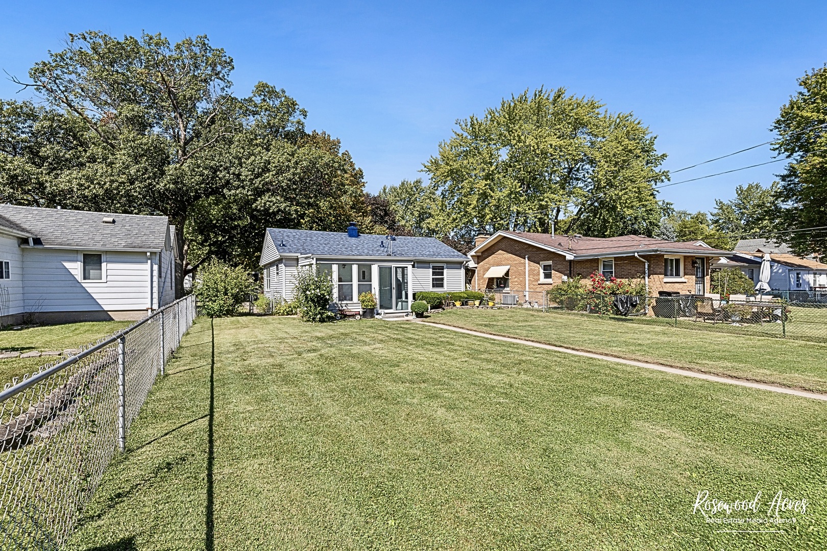 1054 South 7th Avenue Kankakee, IL 60901 - Photo 25 of 30 a front view of a house with a garden