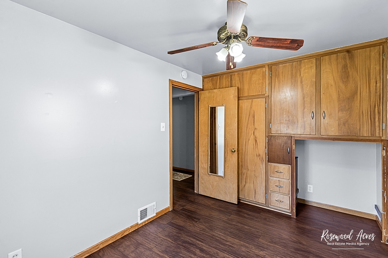 1054 South 7th Avenue Kankakee, IL 60901 - Photo 10 of 30 a view of entryway with wooden floor