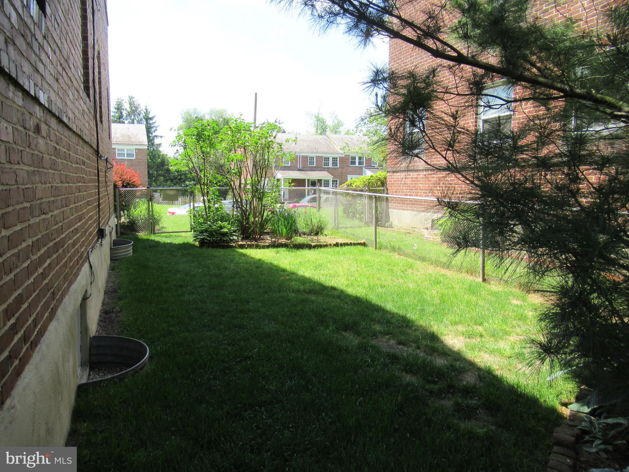 226 Ridge Avenue Towson, MD 21286 - Photo 29 of 32 Side yard