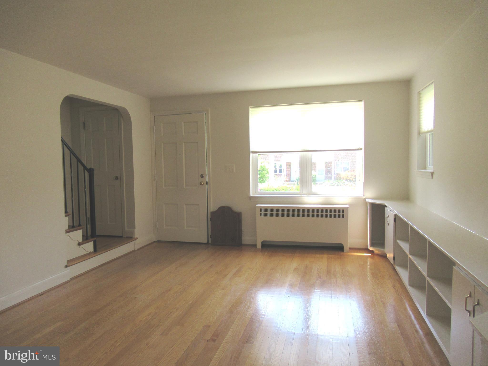 226 Ridge Avenue Towson, MD 21286 - Photo 4 of 32 Living room