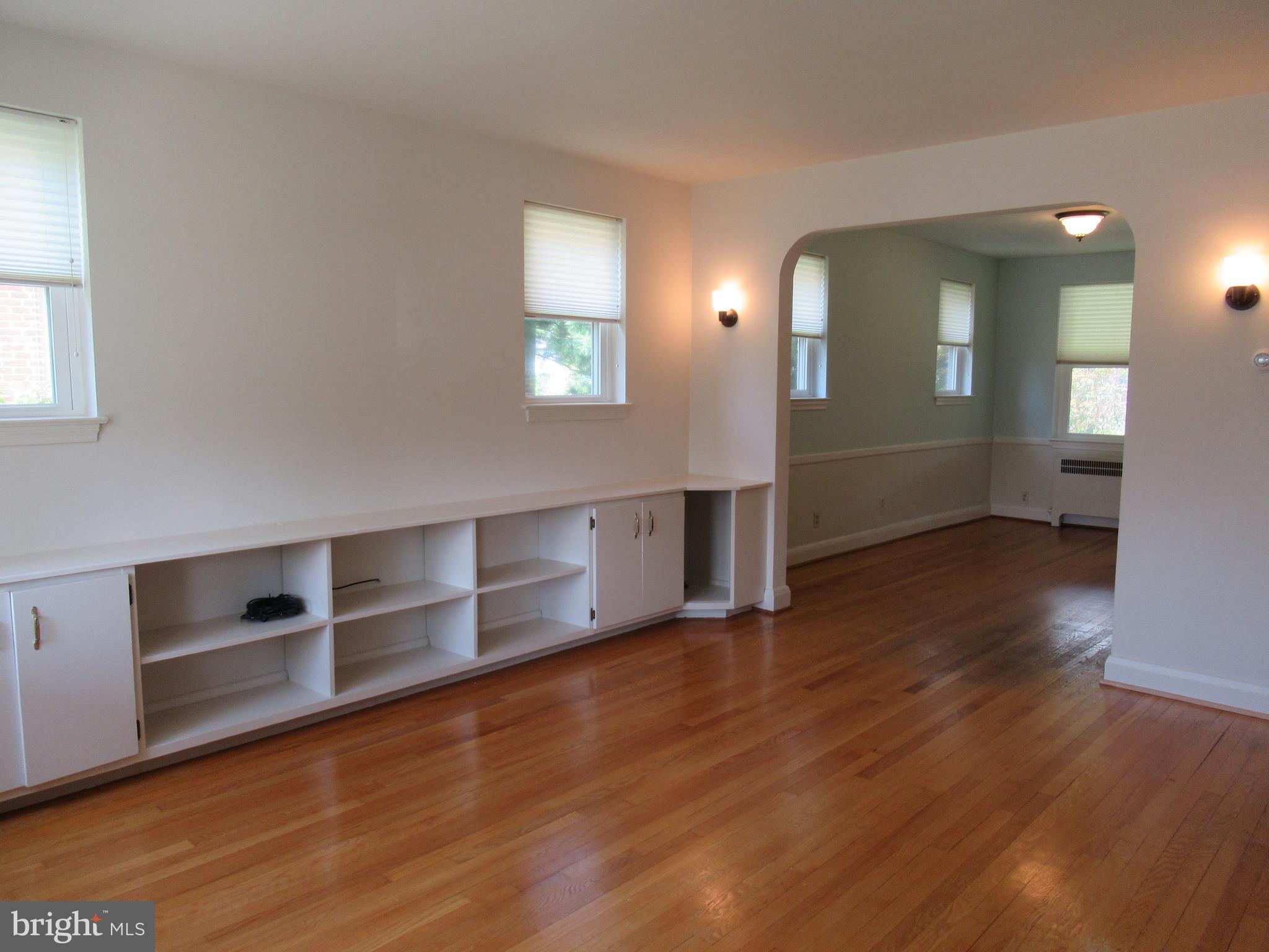 226 Ridge Avenue Towson, MD 21286 - Photo 5 of 32 Living room has built-ins
