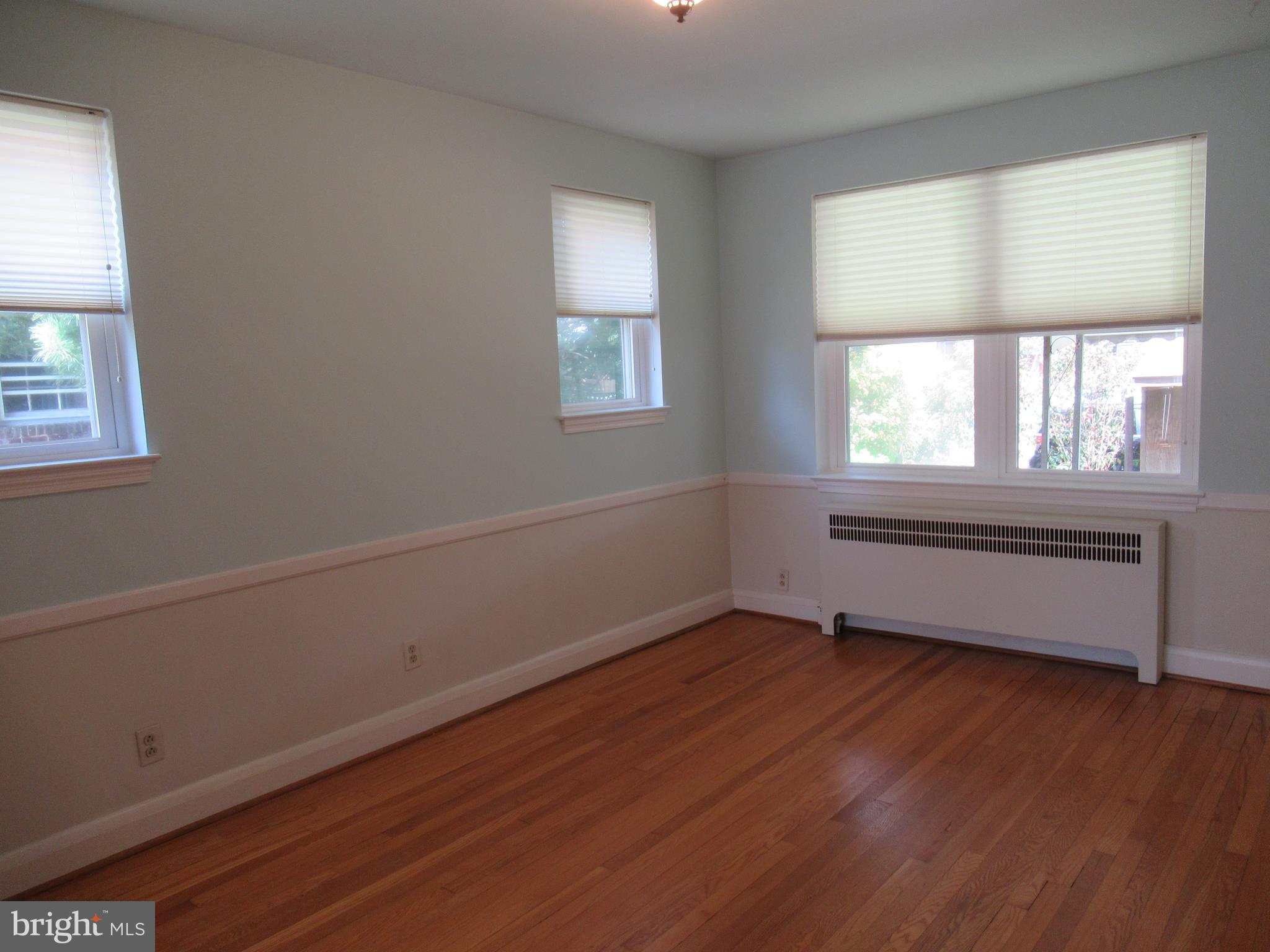 226 Ridge Avenue Towson, MD 21286 - Photo 6 of 32 Dining room with chair rail