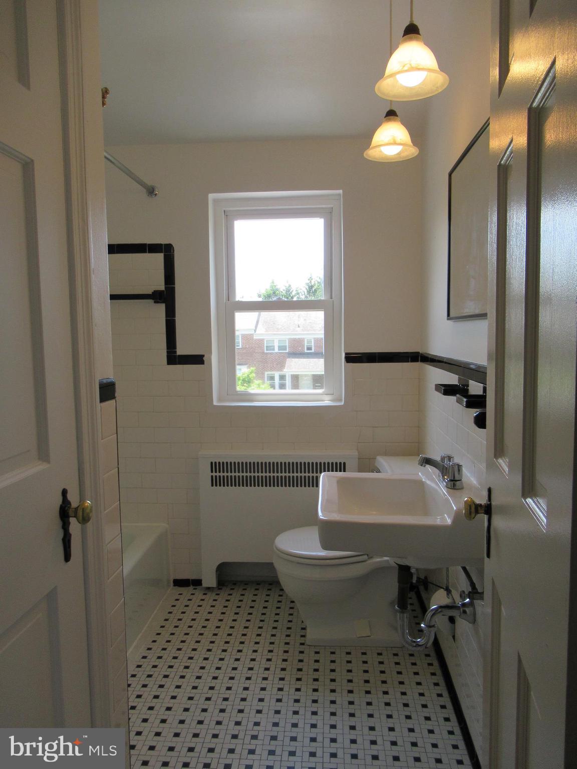 226 Ridge Avenue Towson, MD 21286 - Photo 10 of 32 Hall bathroom