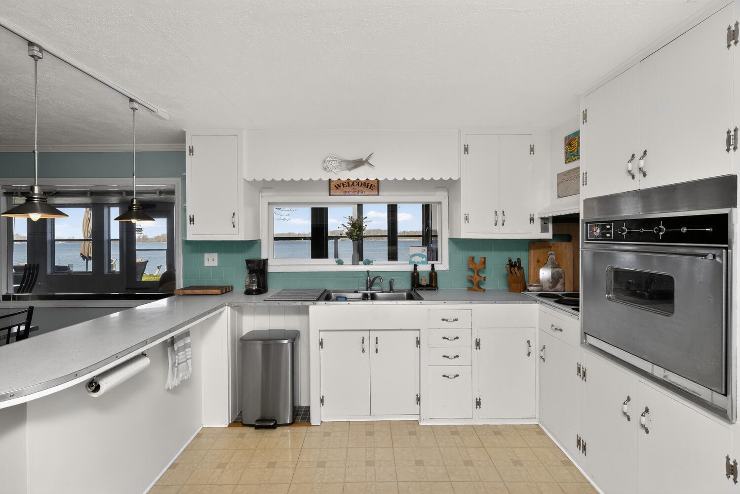 68258 Cassopolis Road Edwardsburg, MI 49112 - Photo 11 of 36 68258 Cassopolis Rd-large-011-023-Kitche