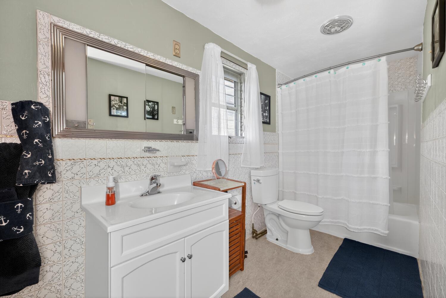 68258 Cassopolis Road Edwardsburg, MI 49112 - Photo 16 of 36 68258 Cassopolis Rd-large-016-020-Bathro