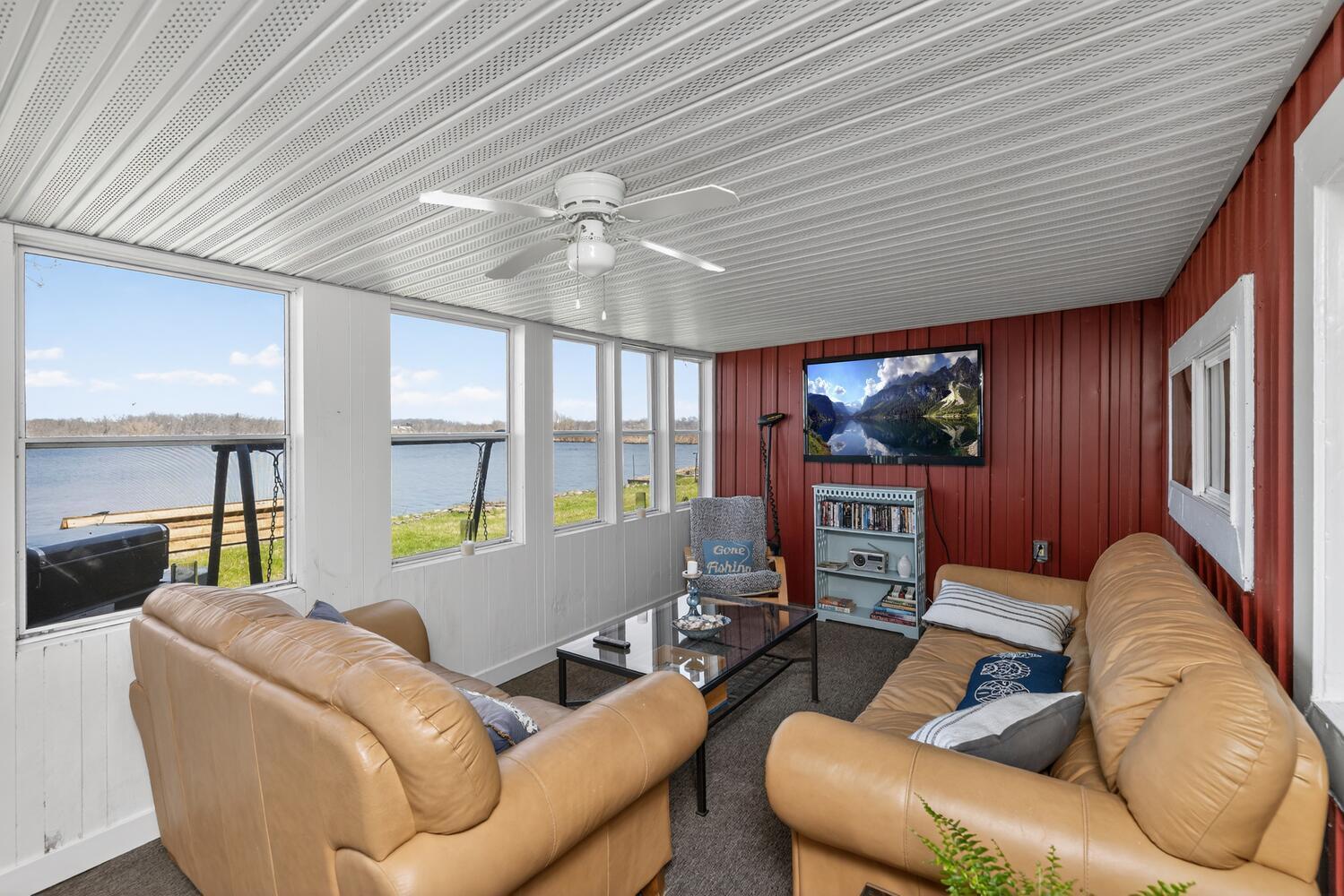 68258 Cassopolis Road Edwardsburg, MI 49112 - Photo 19 of 36 68258 Cassopolis Rd-large-019-024-Sunroo