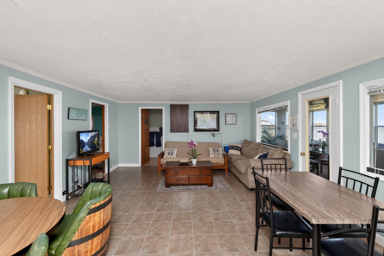 68258 Cassopolis Road Edwardsburg, MI 49112 - Photo 8 of 36 68258 Cassopolis Rd-large-008-018-Living