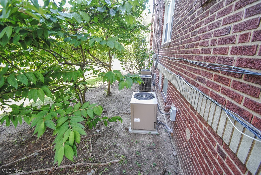 1392 Sheffield Road Cleveland, OH 44121 - Photo 29 of 35 Gallery Image 29