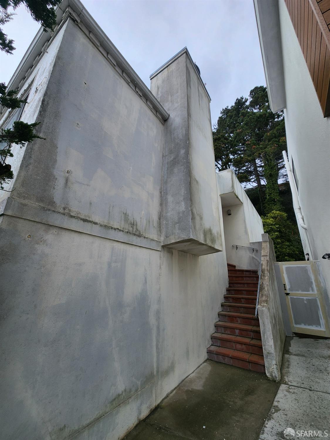 9 Clairview Court San Francisco, CA 94131 - Photo 2 of 16 a view of entryway