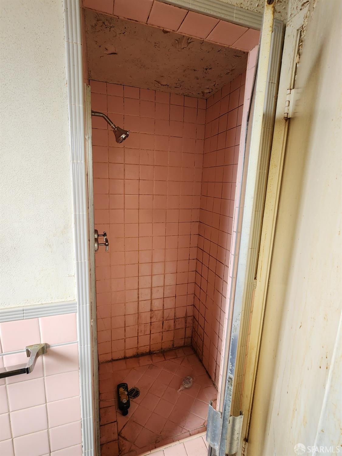 9 Clairview Court San Francisco, CA 94131 - Photo 9 of 16 a bathroom with a shower