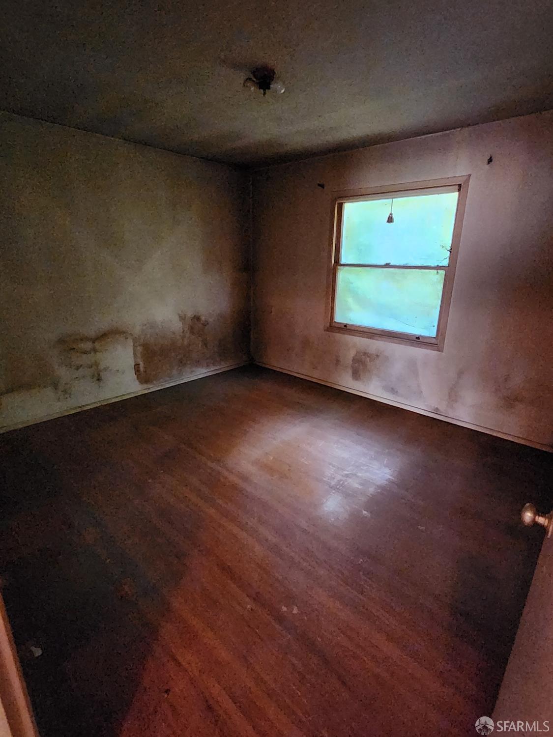 9 Clairview Court San Francisco, CA 94131 - Photo 10 of 16 an empty room with wooden floor and windows