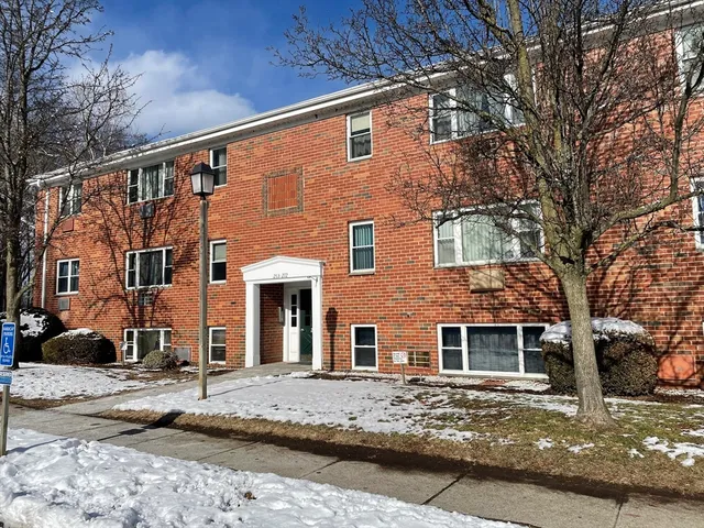 $173,000 | 270 Regency Park Drive, Unit 270, Agawam, MA 01001