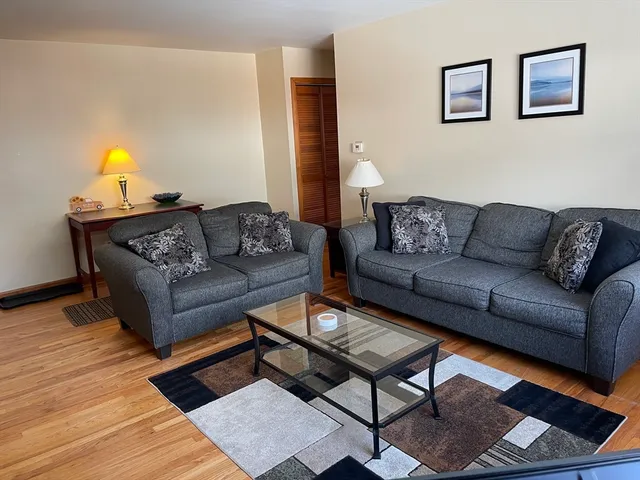 $173,000 | 270 Regency Park Drive, Unit 270, Agawam, MA 01001