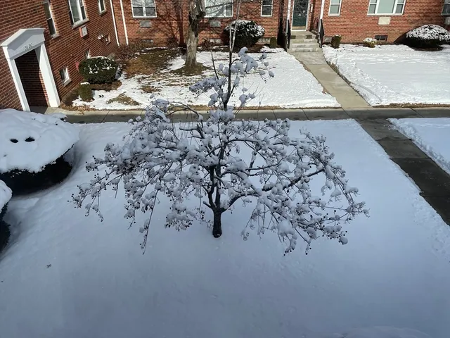 $173,000 | 270 Regency Park Drive, Unit 270, Agawam, MA 01001