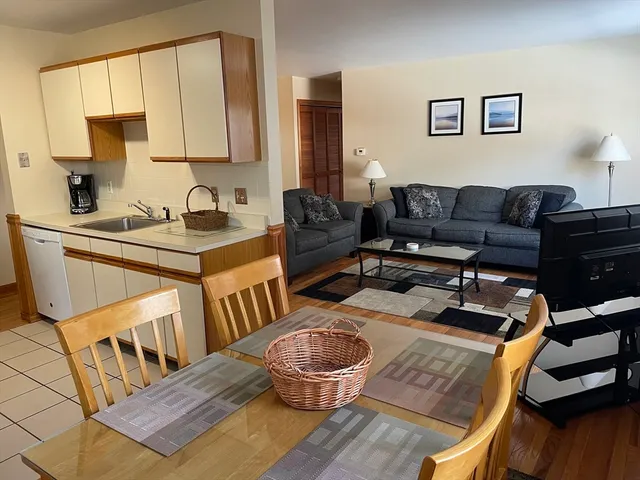 $173,000 | 270 Regency Park Drive, Unit 270, Agawam, MA 01001