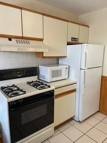 $173,000 | 270 Regency Park Drive, Unit 270, Agawam, MA 01001