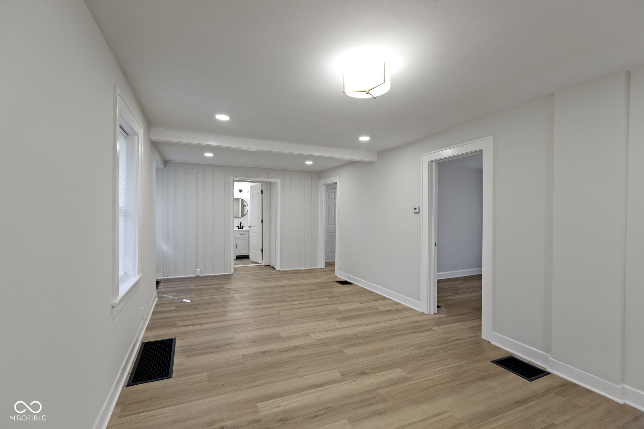 340 North Eaton Avenue Indianapolis, IN 46219 - Photo 2 of 17