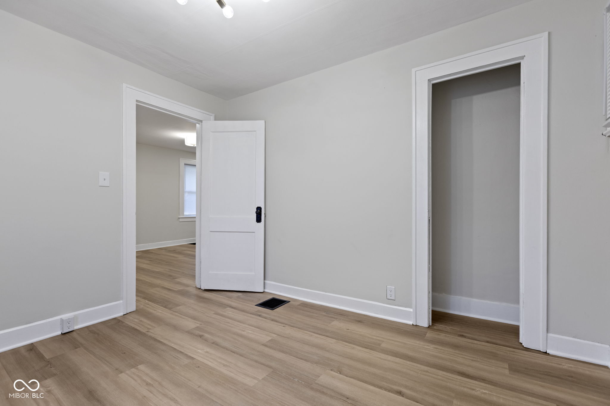 340 North Eaton Avenue Indianapolis, IN 46219 - Photo 5 of 17