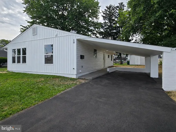 $415,000 | 10 Linden Lane, Levittown, PA 19054