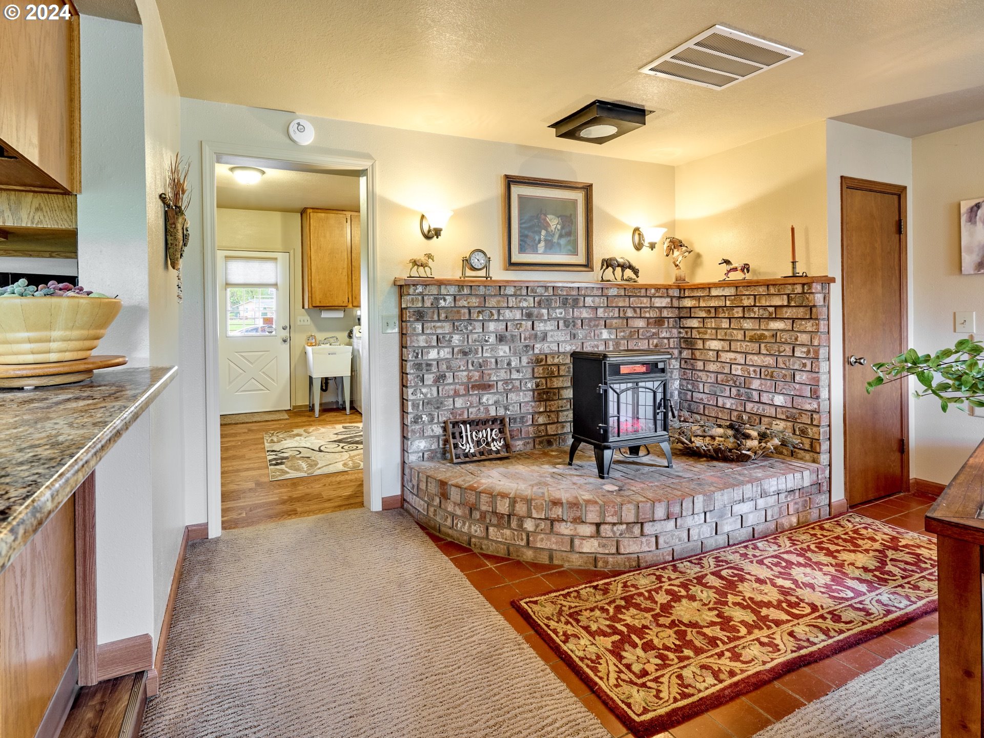17190 Boones Ferry Road Northeast Woodburn, OR 97071 - Photo 8 of 45 Gallery Image 8