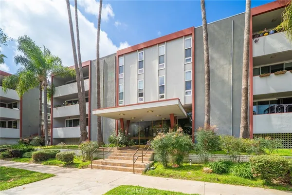 $478,000 | 4915 Tyrone Avenue, Unit 115, Sherman Oaks, CA 91423