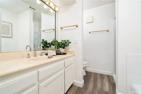 $499,900 | 4915 Tyrone Avenue, Unit 115, Sherman Oaks, CA 91423