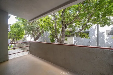 $499,900 | 4915 Tyrone Avenue, Unit 115, Sherman Oaks, CA 91423