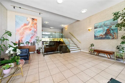 $499,900 | 4915 Tyrone Avenue, Unit 115, Sherman Oaks, CA 91423