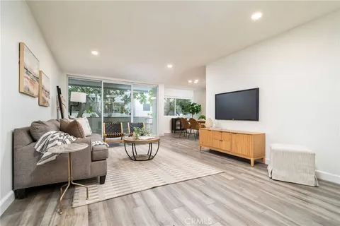 $499,900 | 4915 Tyrone Avenue, Unit 115, Sherman Oaks, CA 91423