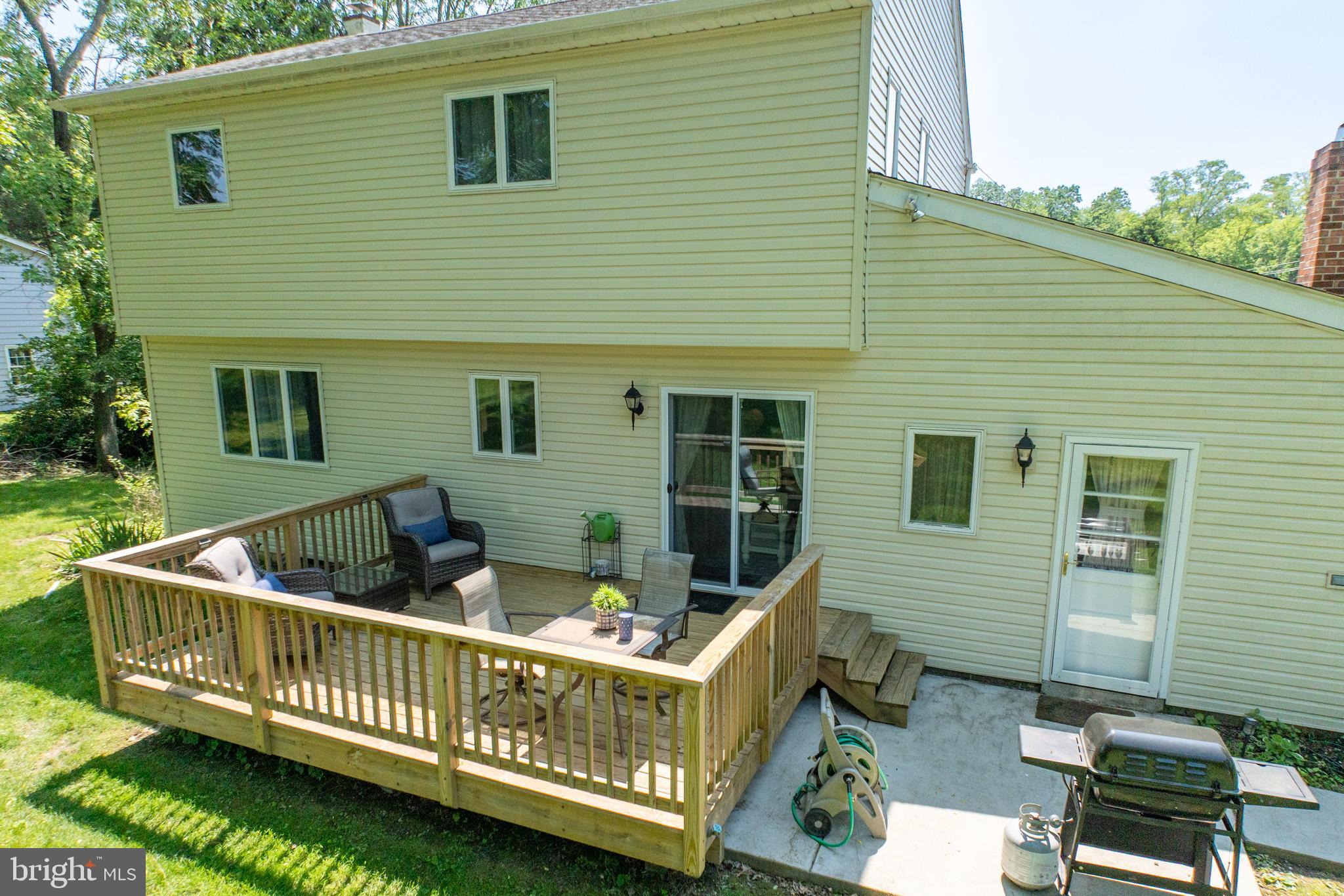 926 Pierce Road Norristown, PA 19403 - Photo 6 of 54 a view of backyard with deck